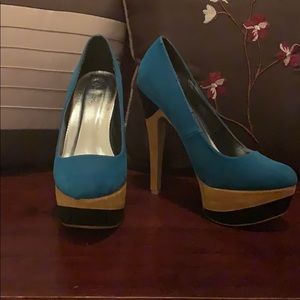 Tri-color platform heel